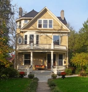 Front porch with curved railings