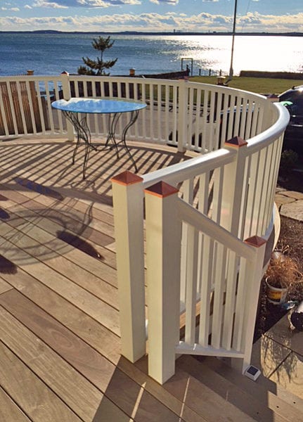 Curved deck railing in Cedar