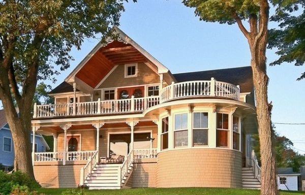 Custom porch railing with rounded porch