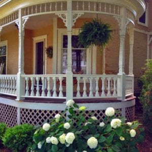 Victorian porch railing for rounded curved veranda
